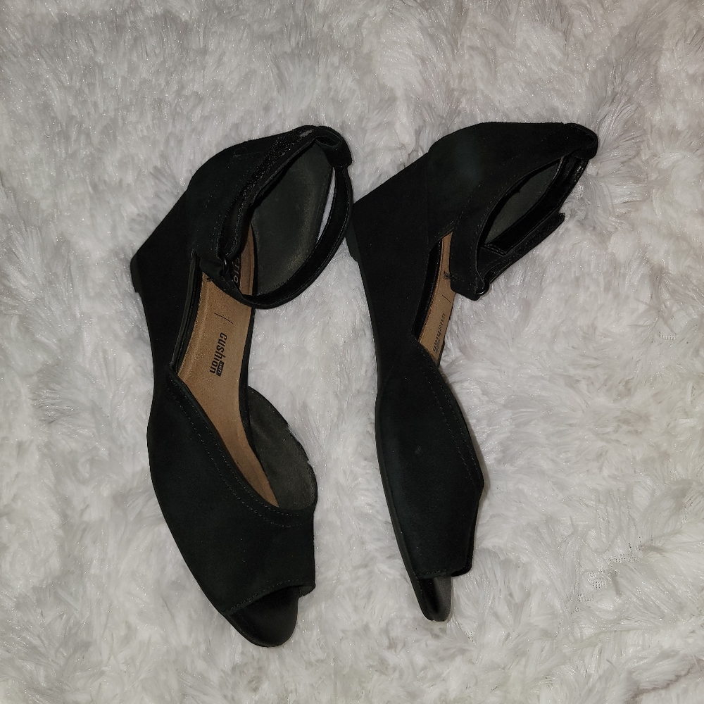Sandals - Picture 2 of 3